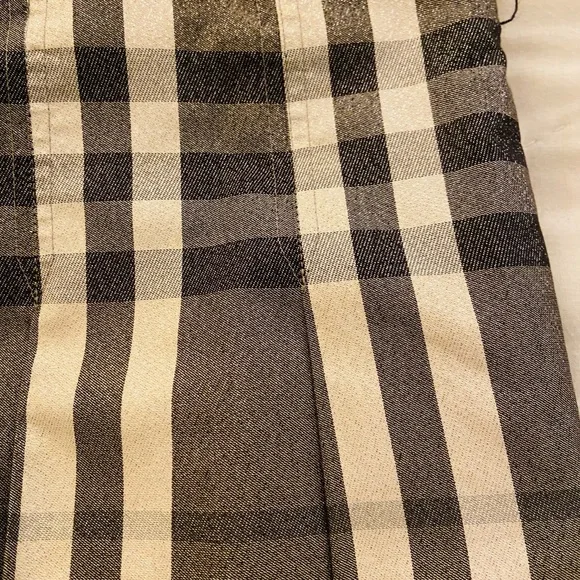 Burberry Size 6 Check Mini Skirt in Black Metallic Gray and White. - Picture 5 of 7